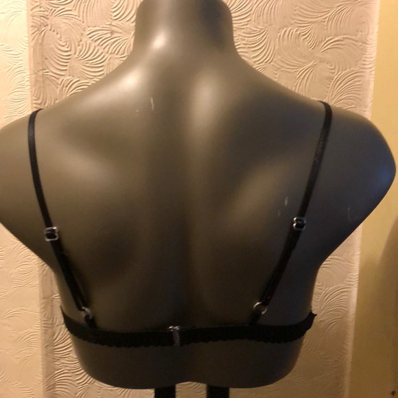 “NIP” black lace bra w/ geo lines! - Picture 3 of 4